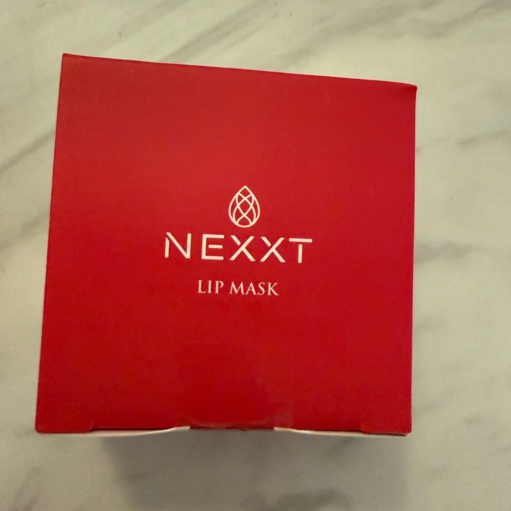 BUNDLE Nexxt Vitamin C Serum, Lip Plumper&Mask, Revive Eye Cream & Retinol Serum - Picture 5 of 10